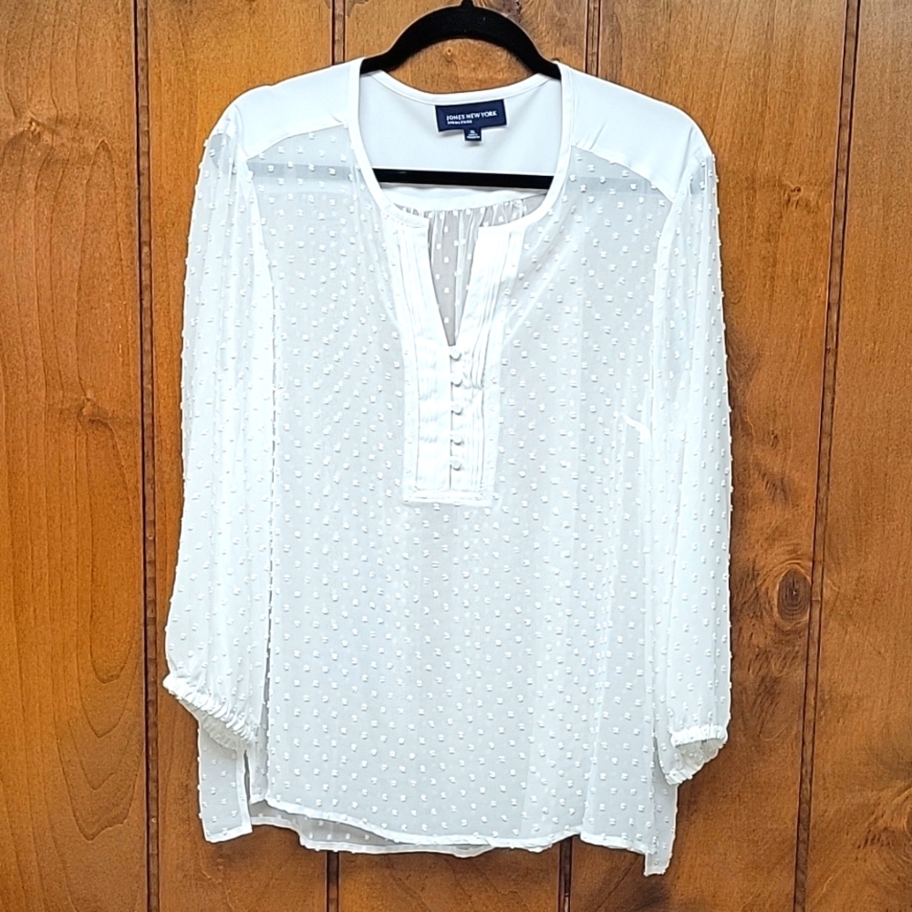 Jones New York Signature XL Creamy White Top Textured Fabric & Covered Buttons.